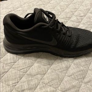 Nike black AirMax shoes 2017